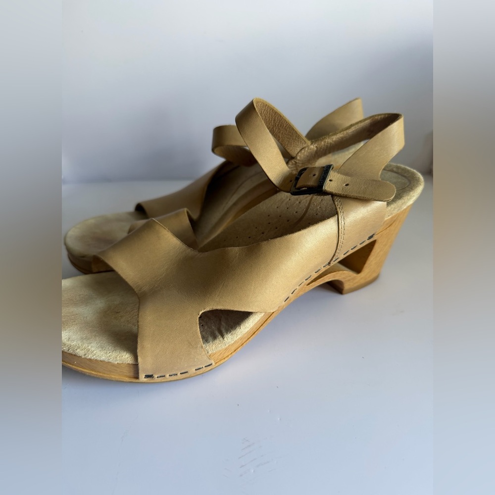 Dansko Women’s Tan Leather Slingback Wedge Sandals